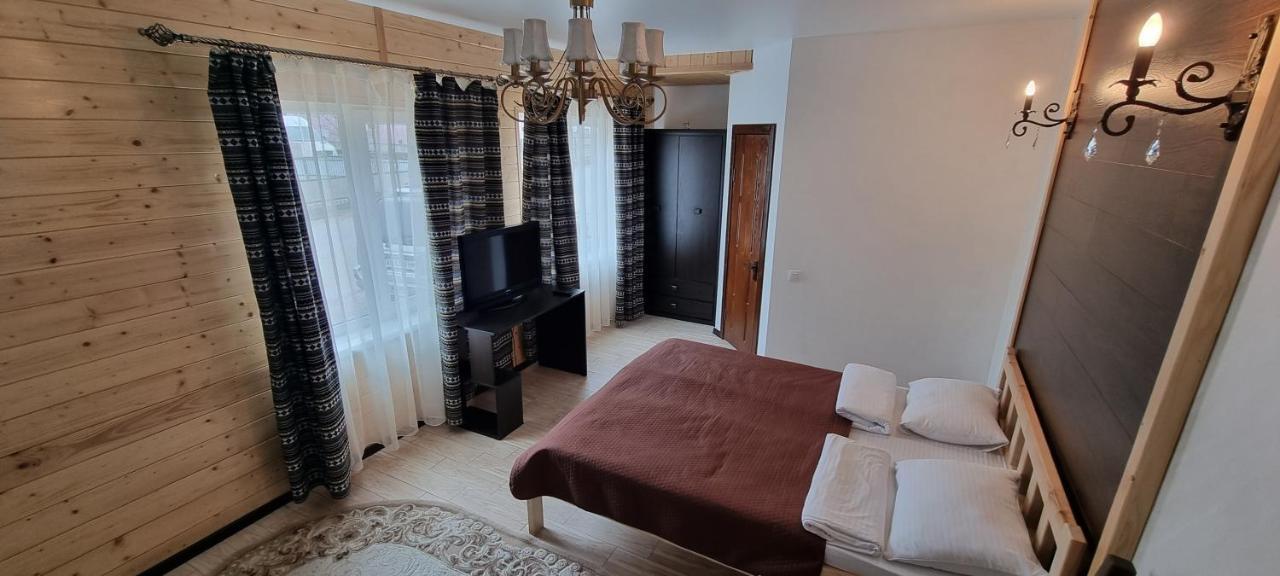 Коло Гір Hotell Kolochava Exteriör bild