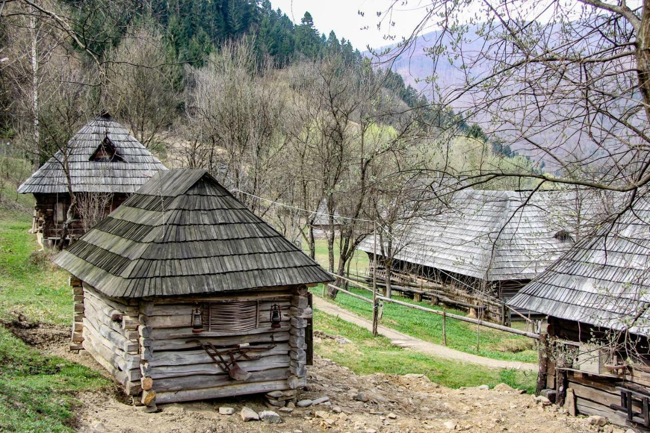 Коло Гір Hotell Kolochava Exteriör bild